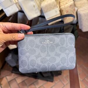 Coach Corner Zip Wristlet In Signature Canvas CAQ75 Silver/Chambray